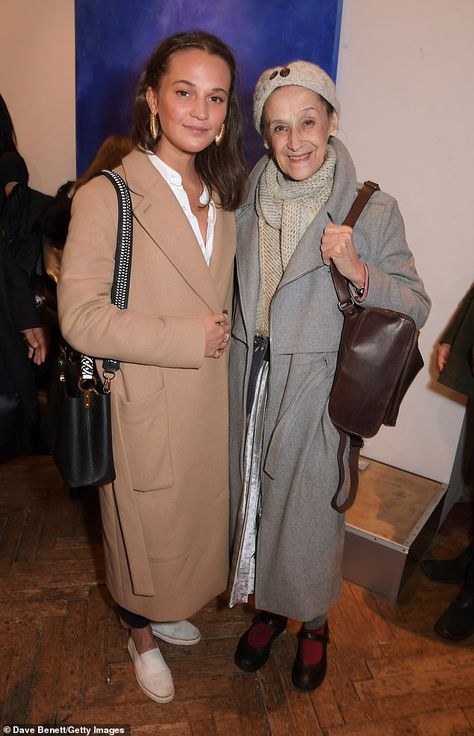 Alicia Vikander and  mother Maria Fahl Vikander Alicia Vikander Style, Mother Maria, Swedish Girls, Into The Blue, Tan Coat, Alicia Vikander, Female Actresses, Art Event, Ballet Dancers