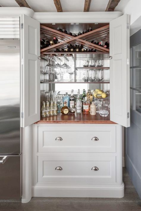 Bar Closet, Armoire Bar, Armoire Makeover, Koti Diy, Home Bar Cabinet, Bar Sala, Diy Home Bar, Home Bar Designs, Living Room Bar