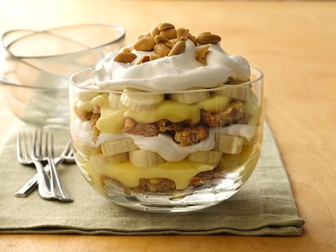 Too hot to turn on the oven, or just don’t feel like making pie? No worries, because this banana cream pie-in-a-bowl is just as good as the real deal. This five-star, highly rated recipe only requires eight ingredients. Make a big batch in a large clear bowl, or layer in smaller parfait glasses for individual servings. Banana Butter, Dessert Oreo, Trifle Recipe, Banana Cream Pie, Pastry Blender, Banana Cream, Yummy Sweets, Banana Pudding, Betty Crocker