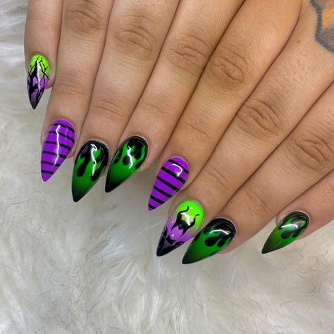 Mal Descendants Nails, Dark Fairy Nails Acrylic, Disney Nails Malificent, Goth Disney Nails, Maleficent Inspired Nails, Disney Villains Nail Designs, Disney Villain Nail Art, Dark Disney Nails, Maleficent Nails Designs