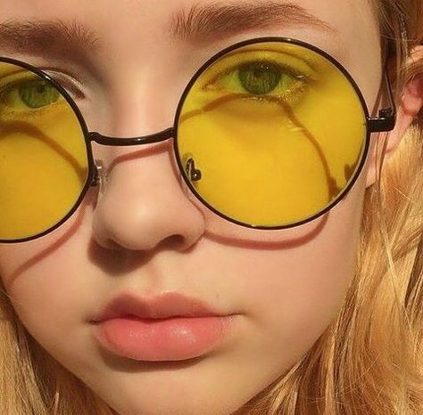 L o r e e e h h Yellow Glasses, Hufflepuff Aesthetic, Yellow Sunglasses, Yellow Aesthetic, Aesthetic Colors, Mellow Yellow, Happy Colors, Yellow Color, Aesthetic Pictures