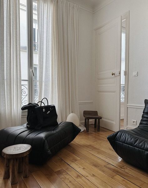 What is a Luxury Aesthetic and How to Achieve It? — Viveura Nyc Apartment Aesthetic, Luxury Nyc Apartment, Parisian Style Apartment, Luxury Minimalism, Minimalism Aesthetic, Luxe Aesthetic, Apartment Aesthetic, Parisian Apartment, Luxury Aesthetic