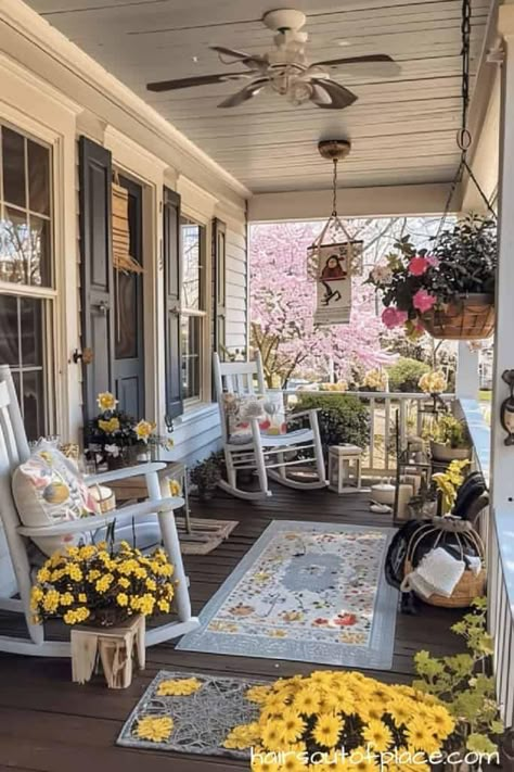 Cottage Ideas Outdoor, Front Porch Rocking Chair Ideas, Front Porch Sitting Ideas, Cottagecore Porch, Country Cottage Porch, Country Front Porch Ideas, Cottage Porch Ideas, Cozy Front Porch Ideas, Cottagecore Decor Ideas