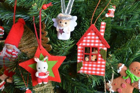 Sylvanian Christmas, Christmas Hugs, Christmas Felt, Tiny World, Calico Critters, Sylvanian Families, Lots Of Love, Good Health, Family Outfits