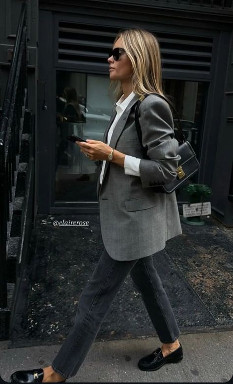 Grey Blazer Women, Parisian Style Outfit, Ballet Flats Outfit, Stile Casual Chic, Flats Outfit, Business Outfits Women, Office Outfits Women, Corporate Outfits, Blazer Jeans