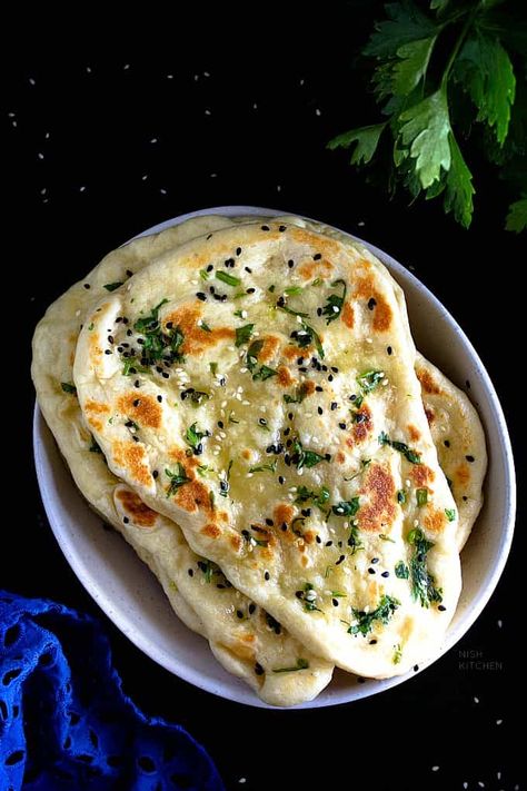 Bullet Naan | Video - NISH KITCHEN Naan Video, Butter Naan Recipe, Naan Flatbread, Restaurant Style Recipes, Recipes With Naan Bread, Homemade Flatbread, Indian Flat Bread, Flat Breads, Garlic Naan