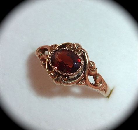 Fell Papyrus, The Bling Ring, Ring Rosegold, Antique Engagement Ring, Gold Ring Designs, Garnet Jewelry, Rose Engagement Ring, Blood Red, Jewelry Outfit