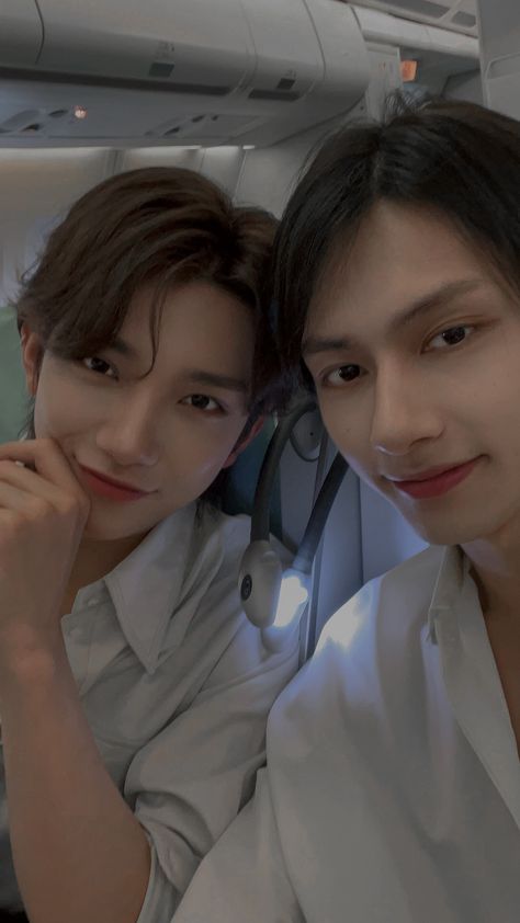 Moon Junhui // Jun // Hong Jisoo // Joshua // Wallpapers // Seventeen ♡ Junshua Seventeen, Joshua And Jun, Moon Junhui, Bf Picture, Hong Jisoo, Joshua Hong, Seventeen Wallpapers, Jet Lag, Matching Wallpaper