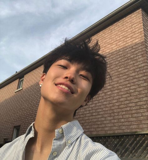 💌┊𝚙𝚒𝚗𝚝𝚎𝚛𝚎𝚜𝚝: 𝚋𝚕𝚊𝚔𝚎𝚞𝚠𝚞 Kore Ulzzang, Handsome Asian Men, Hot Asian Men, Cute Asian Guys, The Perfect Guy, Ulzzang Boy, Attractive People, Korean Men