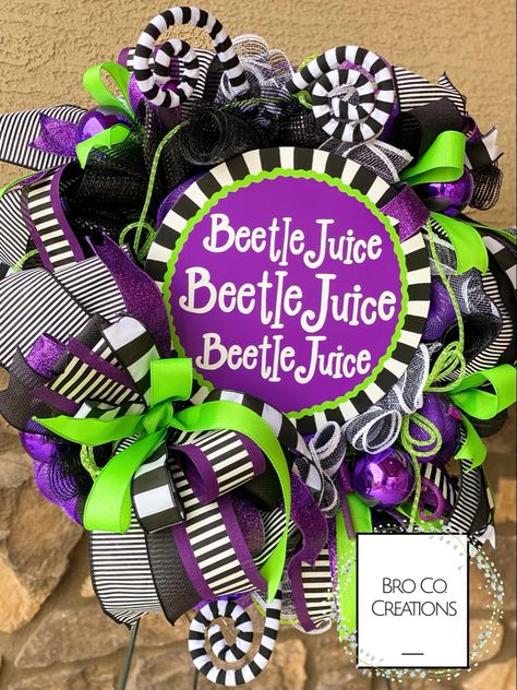 Bettle Juice Wreath, Bettlejuice Wreath, Beetlejuice Wreath Ideas, Beetlejuice Wreath Diy, Beetlejuice Door Hanger, Beetle Juice Wreath, Beetlejuice Door Decoration, Dollar Tree Halloween Wreath Diy, Beetlejuice Crafts