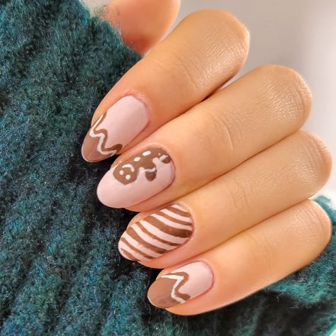 cute christmas pink and brown gingerbread nails christmas nail art Brown Christmas Nails, Gingerbread Nail Designs, Gingerbread Nail Art, Gingerbread Nails, Nail Designs Colors, Christmas Manicure, Nails Coffin Short, Nail Art For Beginners, Ideas For Nails