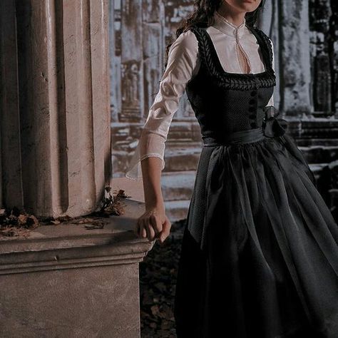 Vampire's Bride - Description - Wattpad Draco X Reader, Vampire Bride, Royal Core, Medieval Aesthetic, Royalty Aesthetic, Royal Aesthetic, Old Fashion Dresses, Dress Aesthetic, Princess Aesthetic