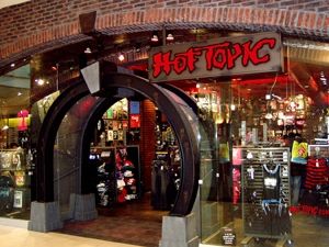 Hot Topic Aesthetic, Old Hot Topic, Hot Topic Store, 2000s Emo, Fun Clothes, 2000s Nostalgia, Rawr Xd, 2000s Aesthetic