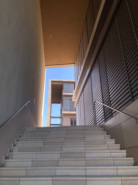 University Aesthetic Modern, University Stairs, Modern University, University Fashion, University Aesthetic, Aesthetic Tiktok, Fashion Aesthetic, Stairs, University