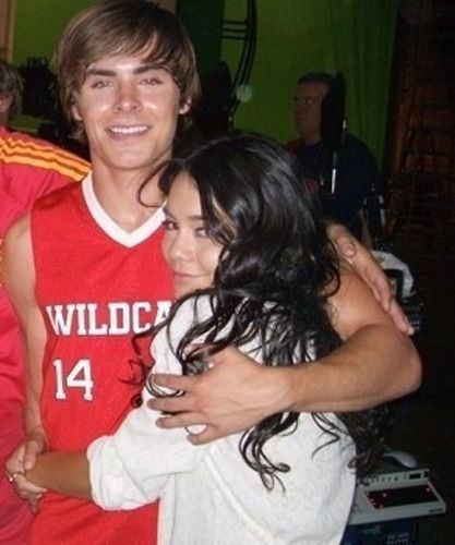 CUTEST PEOPLE EVER Zac Efron And Vanessa Hudgens, Gabriela Montez, Zac Efron Vanessa Hudgens, Estilo Vanessa Hudgens, Zac And Vanessa, Troy And Gabriella, Hig School, Zac Efron And Vanessa, High School Musical Cast