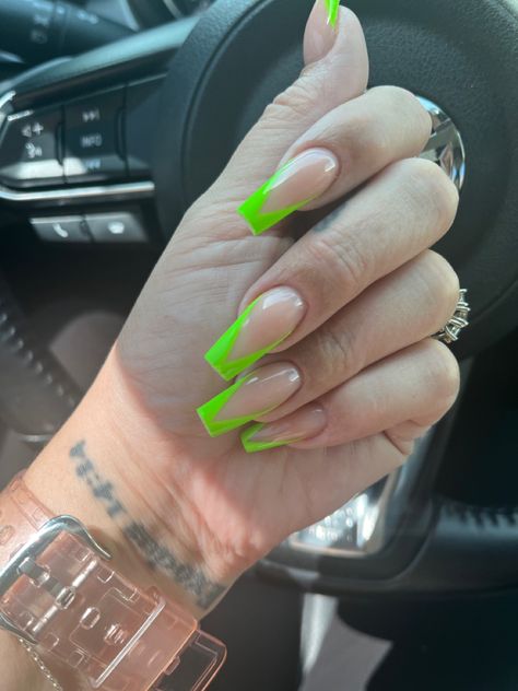 Fun bright green nails #coffinnail #squarenails #coffinnails #greennail Green Nails Acrylic Summer, French Tip Neon Green, Lime Green Nails Square, Bright Green Nails Designs Summer, Summer Nails Green Neon, Neon Green Tips Nails, Lime Green French Nails, Lime Green Tips Nails, Fluorescent Green Nails