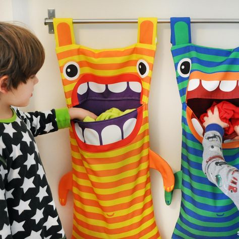 The Monster Ate My Laundry! An Awesome Hamper Every Kid's Room Needs Storage Kids Room, Creative Diy Gifts, Diy Gifts For Kids, Fabric Kit, Costura Diy, Sewing Projects For Kids, Fun Diy Crafts, Diy Couture, Kids Bathroom