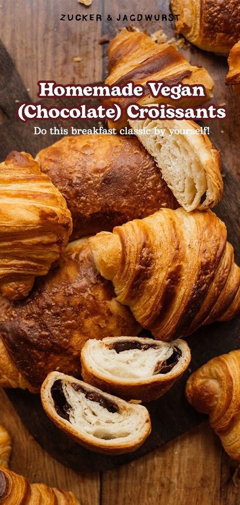 Vegan Easter Brunch, Vegan Croissants, Chocolate Croissant Recipe, Homemade Vegan Chocolate, Croissant Roll, Easter Brunch Recipes, Chocolate Croissants, Comfy Food, Homemade Croissants