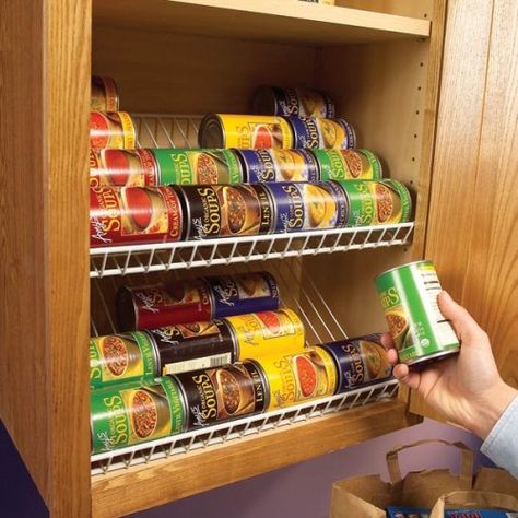 Simple slanted shelves for cans - why complicate things? Kitchen Cabinets Upgrade, Diy Organizer, Closet Rack, Organizing Hacks, Kitchen Storage Solutions, Diy Kitchen Cabinets, Cooking Gadgets, Pantry Storage, Cabinet Organization