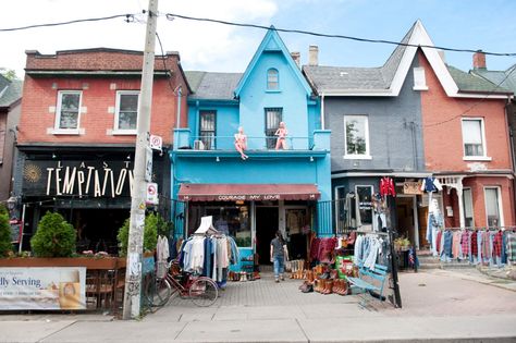 Toronto: 5 reasons to visit the Queen City in 2020 | Experience Transat Toronto Trip, Toronto Pictures, Toronto Shopping, Kensington House, Things To Do In Toronto, Toronto Neighbourhoods, Kensington Market, Antique Shopping, Royal Ontario Museum