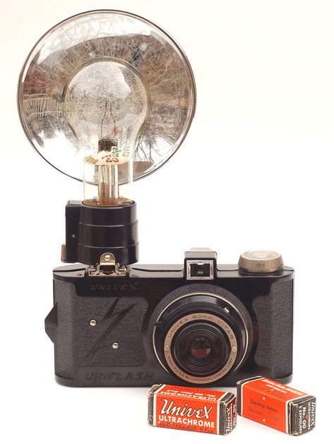 Univex Uniflash | Another stylish camera from Universal Came… | Flickr Fotocamere Vintage, Vintage Film Camera, Antique Cameras, Camera Obscura, Photographer Camera, Old Cameras, Classic Camera, Retro Camera, Foto Tips