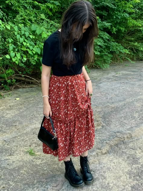 hippie floral red skirt black tee silver rings jewlery doc martens outfit black handbag purse Doc Martens With Skirt, Doc Martin Outfits, Modest Church Outfits, Simple Long Dress, Meeting Outfit, Modest Outfit Ideas, 90s Inspired Outfits, Long Skirt Fashion, Long Skirt Outfits