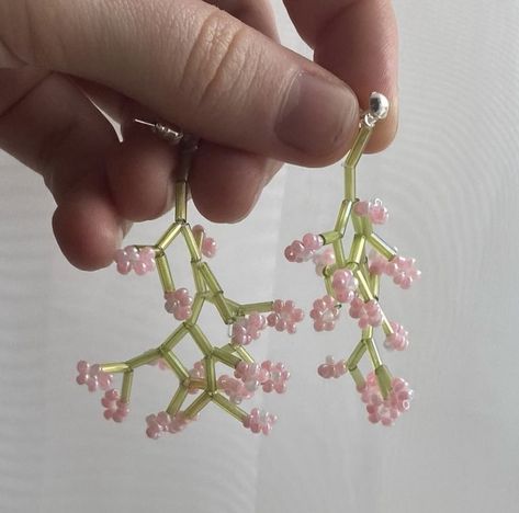 Handmade Wire And Bead Jewelry, Bead Projects Ideas, Kasut Kahwin, Beaded Flower Earrings, Seed Bead Projects, Bead Flowers, Seed Bead Jewelry Patterns, Idee Cricut, Bead Flower