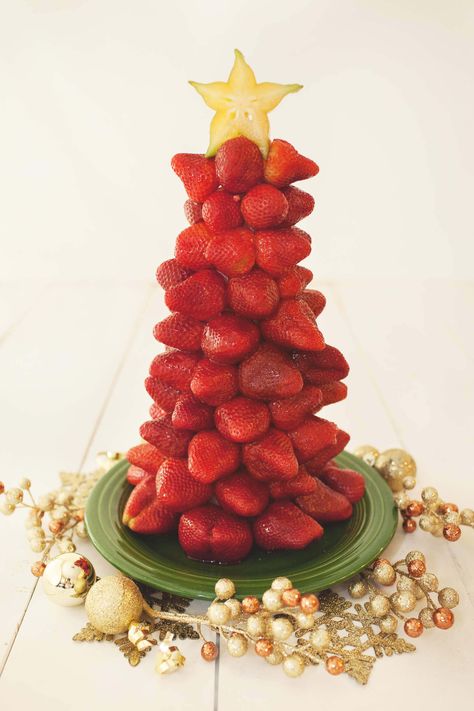 This Edible Strawberry Tree is a three-dimensional fruit tray that is sure to delight your holiday guests! It looks impressive yet is easy to create. #fruittray #christmas Fruit Tray Ideas, Holiday Healthy Snacks, Strawberry Tree, Christmas Trees For Kids, Christmas Fruit, Tray Ideas, Holiday Snacks, Fruit Breakfast, New Fruit