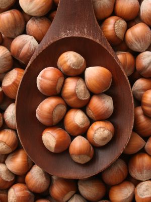 Hazelnuts Deco Fruit, Healthy Nuts, Wooden Spoon, Fruit And Veg, Dried Fruit, Fruits And Veggies, Hazelnut, Food Photo, Fruits And Vegetables