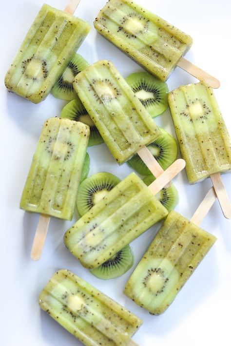 Kiwi Popsicles, Summer Dessert Ideas, Healthy Junk Food, Sweet Or Salty, Frozen Summer, Fruit Popsicles, Scoop Of Ice Cream, Yummy Ice Cream, Healthy Swaps