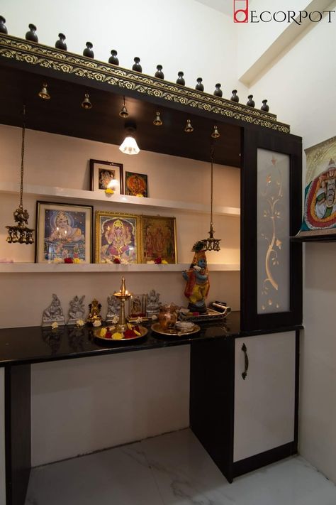 Swami Room Ideas, Pooja Shelf Ideas Indian, Pooja Shelf, Pooja Door Design, Vastu House, Indian Room Decor, Modern Apartment Decor, India Home Decor, Contemporary Living Room Design