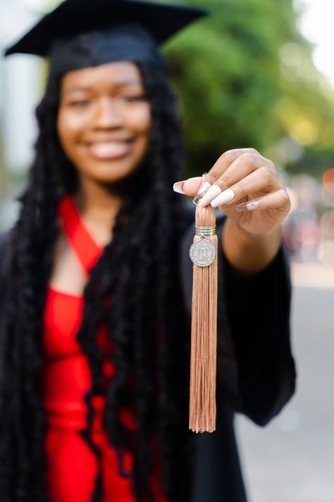 Tassel Graduation Pictures, Graduation Tassel Pictures, Kindergarten Graduation Pictures, Uga Graduation, Cap And Gown Senior Pictures, High School Graduation Pictures, Graduation Tassel, Grad Pictures, Grad Pic