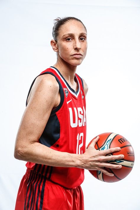 D1 Basketball, Road Cycling Women, Kelsey Plum, Sports Poses, Diana Taurasi, Girl Basketball, Fiba Basketball, Board Pictures, Basketball Players Nba