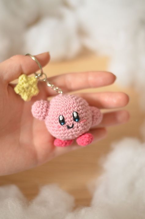 Are you a Nintendo fan or do you know someone who loves Kirby? It's time to make your cute Kirby keychain! The pattern is well-explained, easy to follow with pictures, and will definitely give you a dreaming Kirby! *PLEASE NOTE THAT THIS IS A CROCHET PATTERN (PDF file), NOT THE FINISHED KIRBY*. The file will be available for download immediately after purchase (8 pages of detailed instructions) This crochet pattern doesn't contain the crocheting lessons. You should have the basic crochet skills. Crochet Kirby Keychain, Pink Crochet Keychain, Pink Crochet Pattern, Crochet Kirby Free Pattern, Crochet Anime Keychain, Crochet Pink Ideas, Kirby Crochet Pattern Free, Keychain Crochet Ideas, Kirby Crochet Pattern