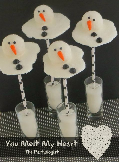 The Partiologist: Melted Snowman Cake Pops! Snowman Cake Pops, Yule Logs, Christmas Wedding Cakes, Christmas Fudge, Snowman Cake, Melted Snowman, Christmas Cake Pops, Cake Pop Recipe, Cookie Pops