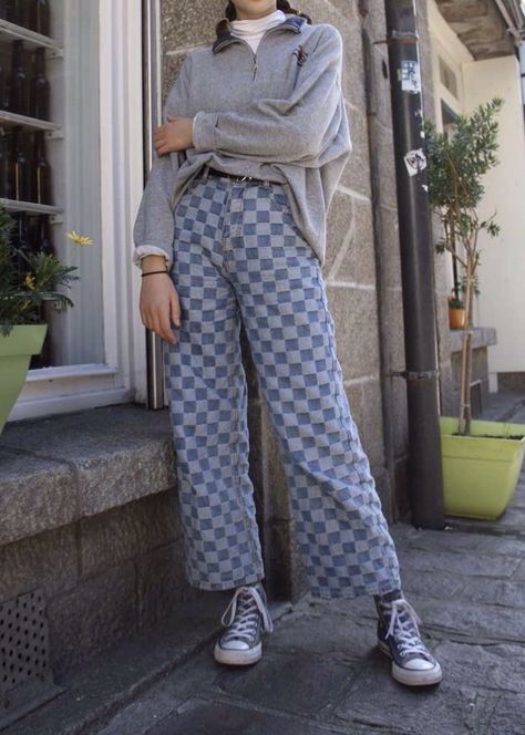 Checkered Jeans Outfit, Midsize Fashion Summer, Checkered Jeans, Teacher Fashion, Summer Grunge, High School Outfits, Checkered Pants, Midsize Fashion, Patterned Jeans