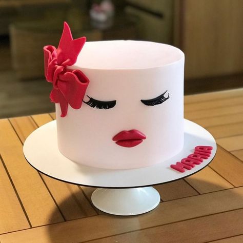 Makeup Cake Ideas Birthdays, Makeup Birthday Cakes, Roblox Birthday Cake, Makeup Birthday, Lipstick Mark, Roblox Birthday, Mini Bolo, Make Up Cake, Picnic Ideas