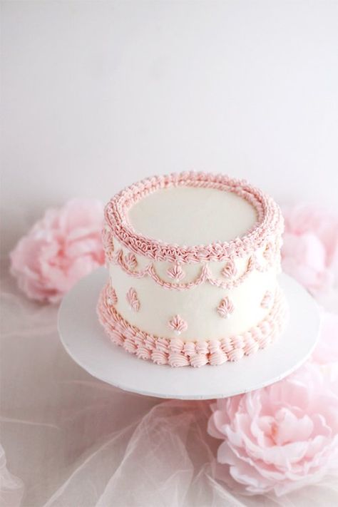 Pink Bow Smash Cake, Girly Smash Cake, Light Pink Cake Ideas, Smash Cake Inspiration, Tutu Cute Birthday Cake, Shabby Chic Cake, Vintage Cake White And Pink, First Birthday Ballerina Theme, Princess Tea Party Cupcakes