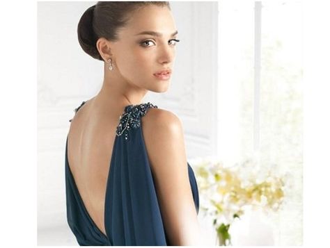 20 Vestidos griegos para invitadas | Preparar tu boda es facilisimo.com Chic Formal Dress, Long Chiffon Evening Dress, Navy Evening Dresses, Backless Gown, Backless Evening Dress, Wedding Dress Store, Cheap Evening Dresses, Blue Evening Dresses, Chiffon Evening Dresses