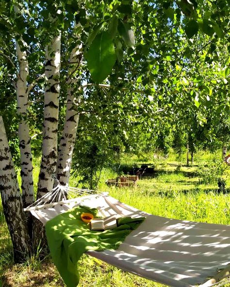 Outside Hammock, Cottagecore Reading, Hammock Reading, Outdoor Dates, Sun Aesthetic, Uk Garden, Sunny Weather, Quilted Fabric, Summer Feeling