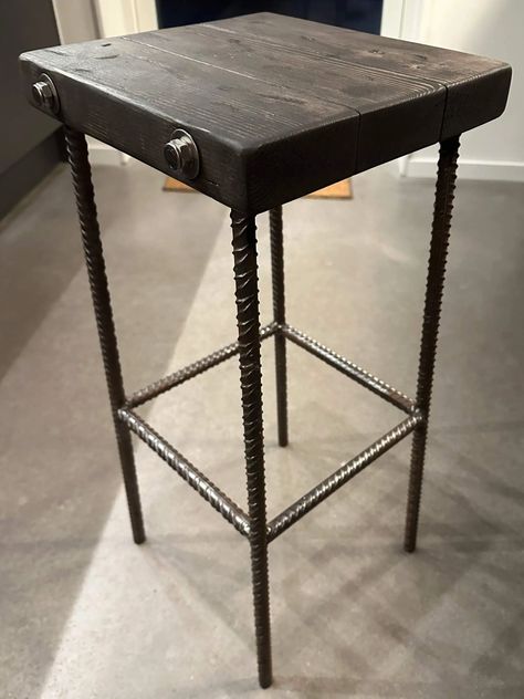 Welded Reebar Bar stool with dark wooden seat Rebar Projects, Diy Bar Stools, Diy Skulls, Wood And Concrete, Metal Working Projects, Threaded Rods, Metal Bar Stools, Drilling Holes, Black Furniture