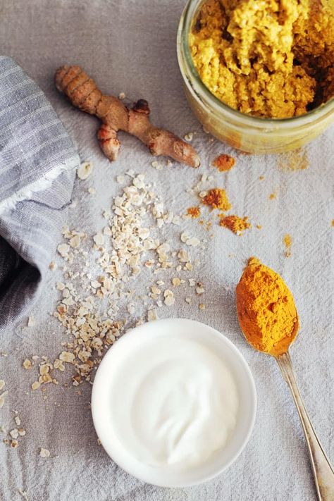 Make your own glowing skin turmeric face mask 2 tablespoons of flour. You can use regular flour, rice flour, or ground oats if your skin is dry. 1 teaspoon turmeric 3 tablespoons milk. You can also use yogurt to fight acne. A few drops of honey (any kind will work, but manuka is especially good for acne Tumeric Masks, Glowing Skin Secrets, Turmeric Mask, Turmeric Face Mask, Tumeric Face Mask, Green Tea Mask, Face Mask Recipe, Diy Beauty Recipes, Mascara Facial