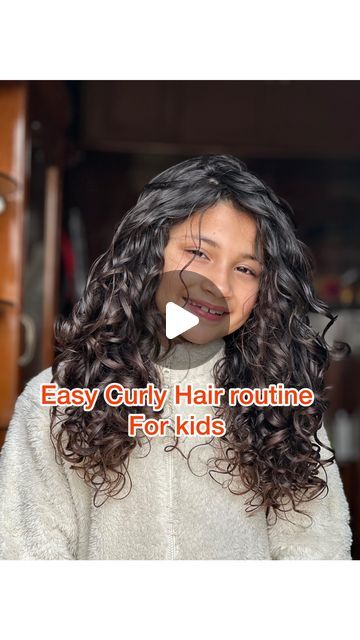 Frizz Curly Hair, Wash Day Routine, Day Routine, Hair Remedies For Growth, Curl Cream, Styling Comb, Curly Hair Routine, Hair Remedies, Hair Routines