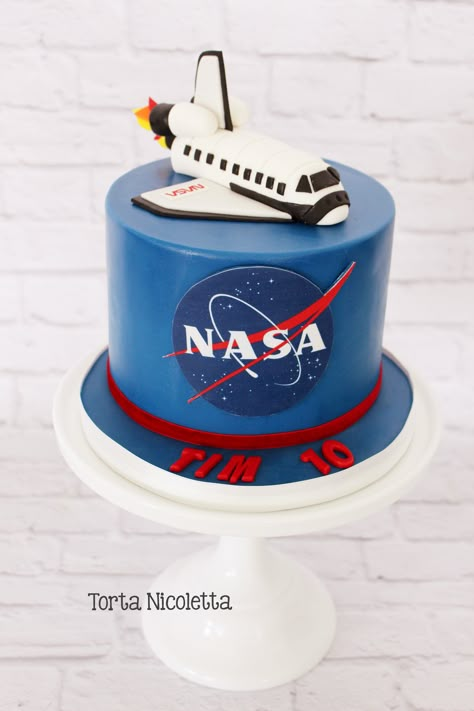 Nasa rocket cake Nasa Theme Cake, Aeroplane Cake For Men, Nasa Cake Ideas, Rocket Cake Ideas, Nasa Cake Birthday, Nasa Birthday Party Ideas, Nasa Cake, Planes Birthday Cake, Rocket Ship Cakes