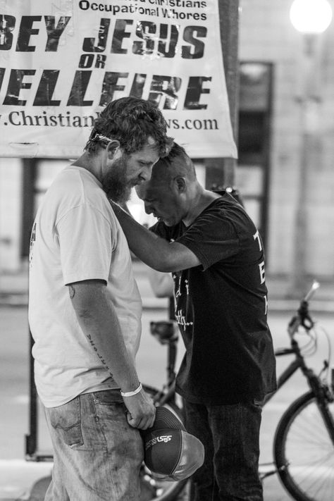 Spreading The Gospel Aesthetic, Evangelism Aesthetic, Street Evangelism, Street Preaching, Isaiah 6 8, Christian Photography, Sharing The Gospel, Studera Motivation, Youth Pastor