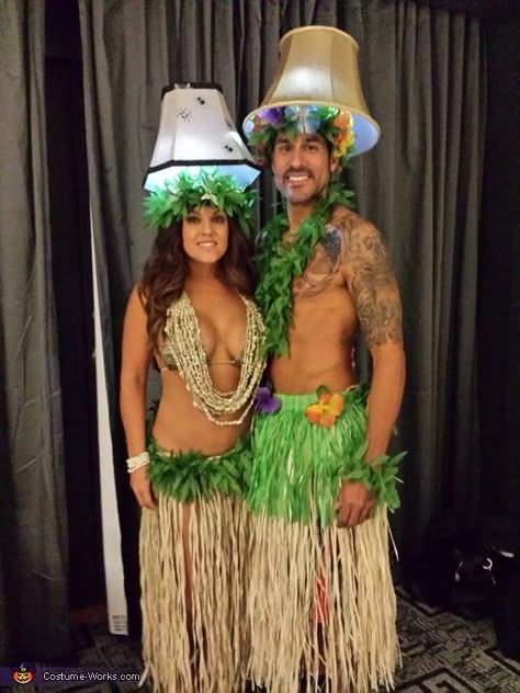 Hula Lamps - Couple's Homemade Halloween Costume Luau Costume, Cool Couple Halloween Costumes, Hawaiian Costume, Couples Costumes Creative, Unique Couple Halloween Costumes, Great Halloween Costumes, Homemade Costume, Couples Costume, Costume Works