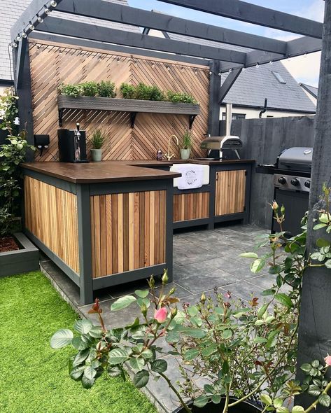 Outdoor Kitchen Pavilion, Outdoor Kitchen Storage, Tiles Outdoor, Small Outdoor Kitchen, Small Outdoor Kitchens, Storage Outdoor, Modular Outdoor Kitchens, Kitchen Planning, Outdoor Grill Station