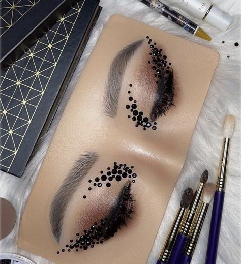 Black And Silver Eye Makeup, Gem Makeup, Coachella Makeup, Silver Eye Makeup, Black Eye Makeup, Crystal Makeup, Rhinestone Makeup, Carnival Makeup, Witch Makeup