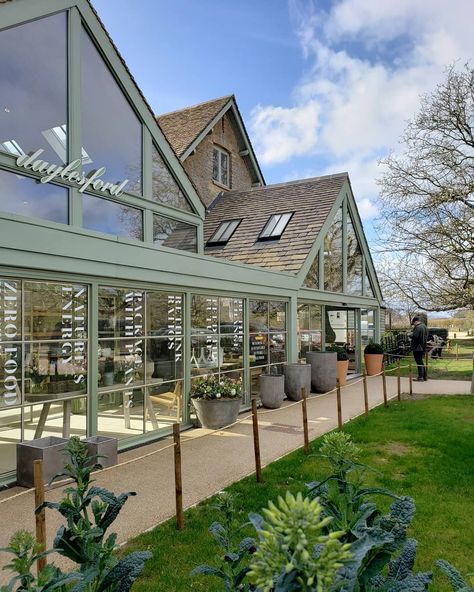 @daylesfordfarm #daylesfordfarm #kingham #cotswolds #organicfarming #farmtotable Outside Market, Farm Shop Aesthetic, Multigenerational Compound, Kingham Cotswolds, Sims Cafe, Cotswolds Aesthetic, Daylesford Farm, Indoor Farm, Greenhouse Cafe