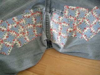 Makin' Projiks: Mending holes in the thighs of jeans, but cute! Visible Mending Jeans, Thigh Rub, Textile Art Embroidery, Visible Mending, Art Embroidery, Patched Jeans, Inner Thigh, Sewing Tutorials, Textile Art